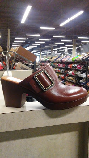 Shoe Store «DSW Designer Shoe Warehouse», reviews and photos, 25 Ronson Rd, Iselin, NJ 08830, USA