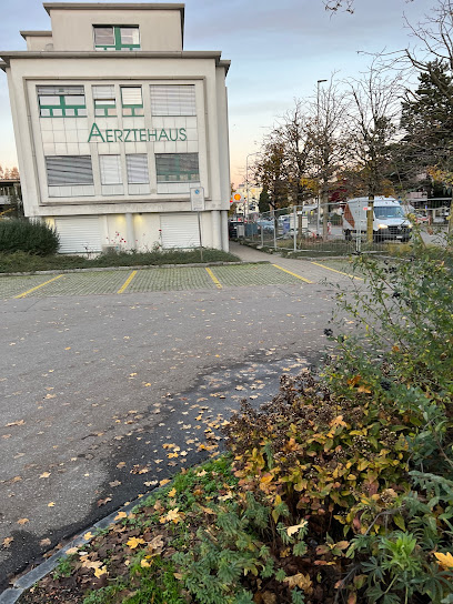 Parkplatz Bahnhof Opfikon / Schaffhauserstrasse