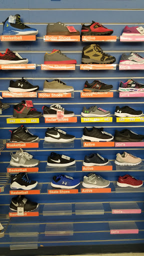 Sporting Goods Store «Big 5 Sporting Goods - Sunnyvale», reviews and photos, 721 Sunnyvale Saratoga Rd, Sunnyvale, CA 94087, USA