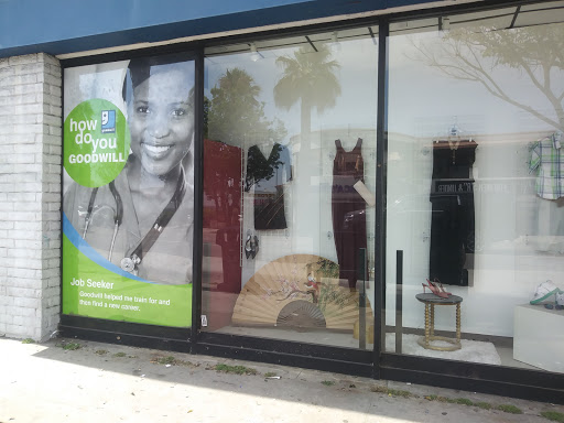 Thrift Store «Goodwill - Sherman Oaks», reviews and photos, 14760 Ventura Blvd, Sherman Oaks, CA 91403, USA