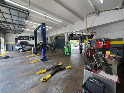 Tire Shop «Goodyear Auto Service Center», reviews and photos, 9001 S Dixie Hwy, Pinecrest, FL 33156, USA