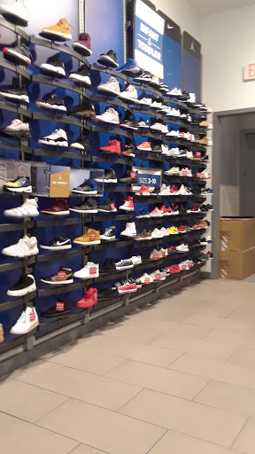 Shopping Mall «Menlo Park Mall», reviews and photos, 55 Parsonage Rd, Edison, NJ 08837, USA