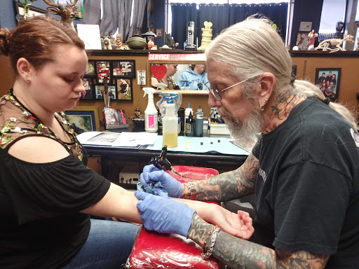 Tattoo Shop «Everett Tattoo Emporium», reviews and photos, 2507 Broadway, Everett, WA 98201, USA