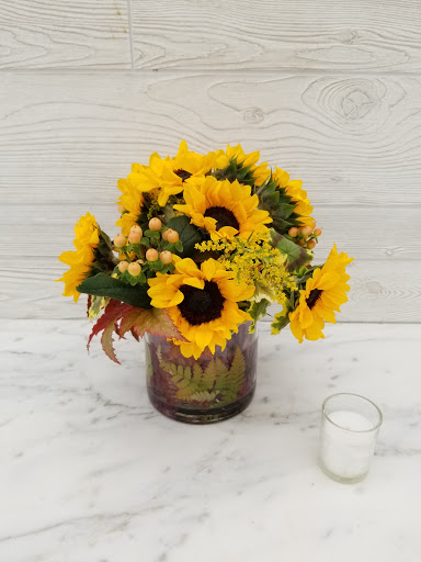 Garden Center «West End Florist & Garden Center», reviews and photos, 3800 Old Glenview Rd, Evanston, IL 60201, USA