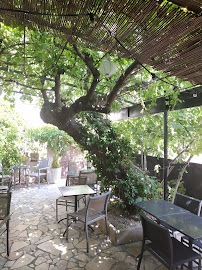 Atmosphère du Restaurant Les 2 zèbres à Morières-lès-Avignon - n°10