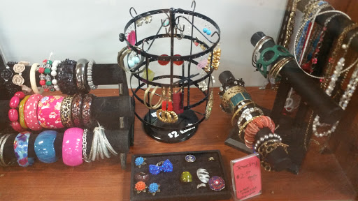 Thrift Store «M&M Thrift And Salvage», reviews and photos, 1517 Lucky St, Griffin, GA 30223, USA