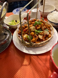 Poulet Kung Pao du Restaurant chinois Yummy Noodles 渔米酸菜鱼 川菜 à Paris - n°11