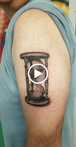 Tattoo Shop «Surreal Tattoo Studio - Kansas City Tattoo Shop», reviews and photos, 1222 W 39th St, Kansas City, MO 64111, USA