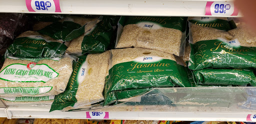 Grocery Store «Grocery Outlet Bargain Market», reviews and photos, 355 N Citrus Ave, Azusa, CA 91702, USA