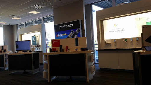 Cell Phone Store «Verizon», reviews and photos, 410 S University Ave Ste 130, Little Rock, AR 72205, USA