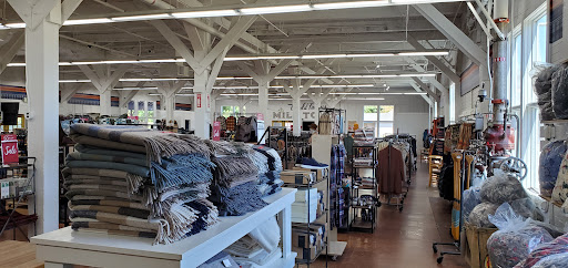 Clothing Store «Pendleton Washougal Mill Store», reviews and photos, 2 Pendleton Way, Washougal, WA 98671, USA