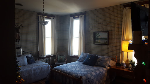 Lodge «The Farmhouse Inn», reviews and photos, 108 W Swan St, Centerville, TN 37033, USA