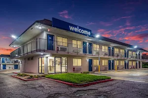 Motel 6 College Station, TX - Bryan image