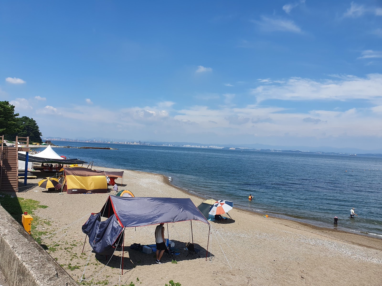 Heunghwangan Beach的照片 带有宽敞的海岸