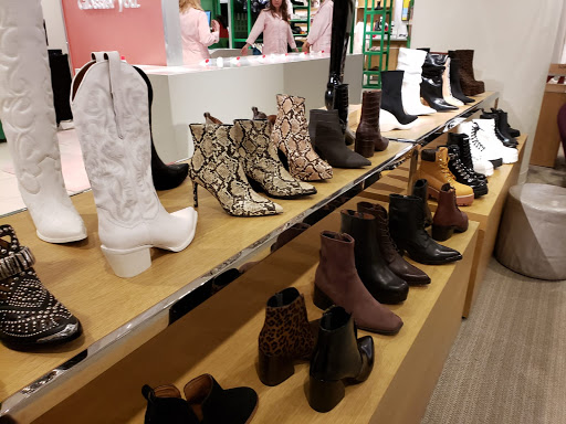 Stores to buy women's leather boots Seattle
