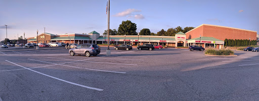 Shopping Mall «Walnut Hill Shopping Center», reviews and photos, 16529 S Frederick Ave, Gaithersburg, MD 20877, USA