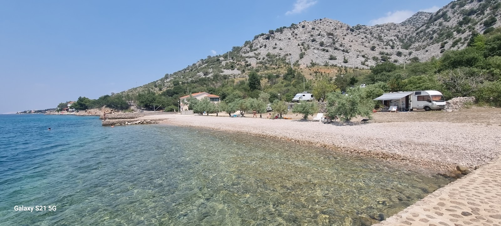 Foto von Zalo Beach mit felsiges gelände Oberfläche