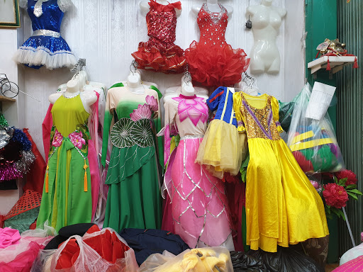 Stores to buy carnival costumes Hanoi