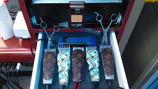 Barber Shop «Phoenix Barber Shop», reviews and photos, 9021 W Camelback Rd #102, Phoenix, AZ 85037, USA