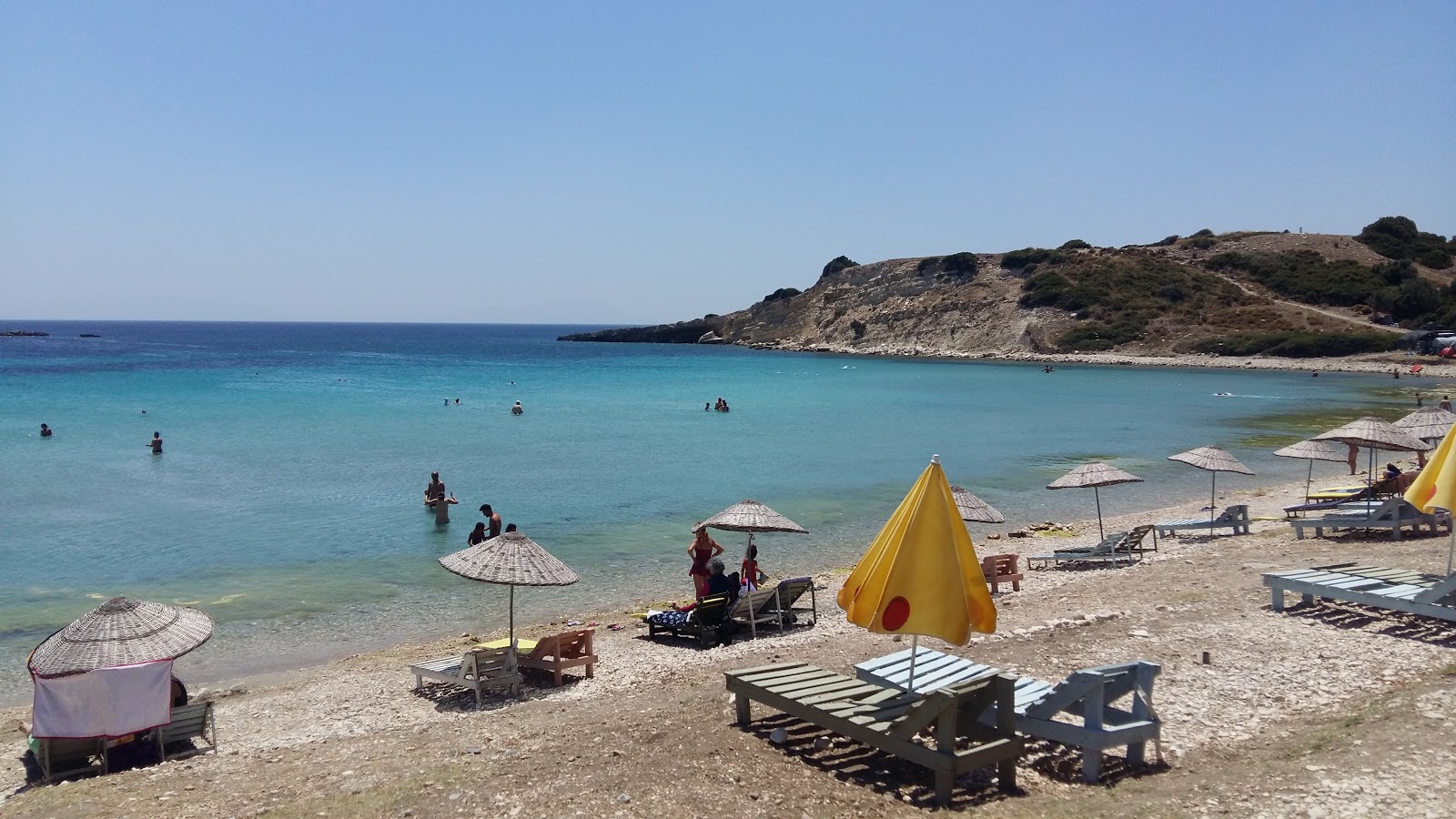 Demircili Plaj的照片 带有碧绿色纯水表面