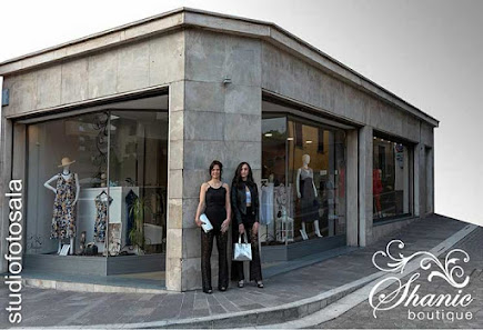 Shanic Boutique Via Albertoni, 40, 24029 Vertova BG, Italia
