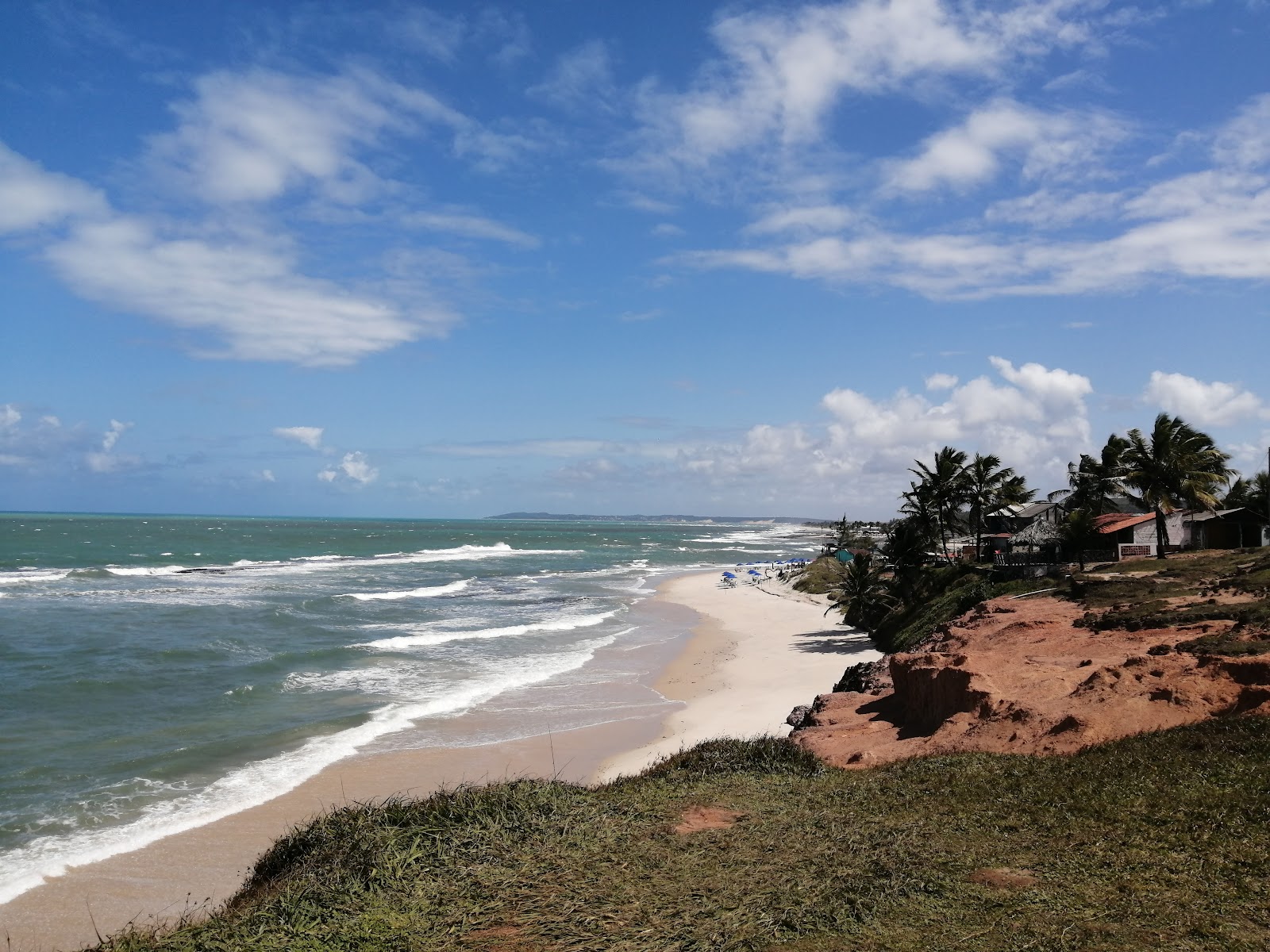 Foto de Praia de Sibauma e o assentamento