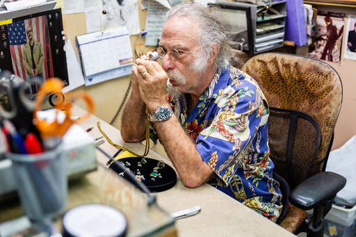 Pawn Shop «Elliott Salter Pawn Shop», reviews and photos, 7760 Santa Monica Blvd, West Hollywood, CA 90046, USA