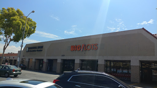 Big Lots, 2420 E Chapman Ave, Fullerton, CA 92831, USA, 