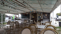 Atmosphère du Restaurant de fruits de mer La cabane du Feneau à La Couarde-sur-Mer - n°15