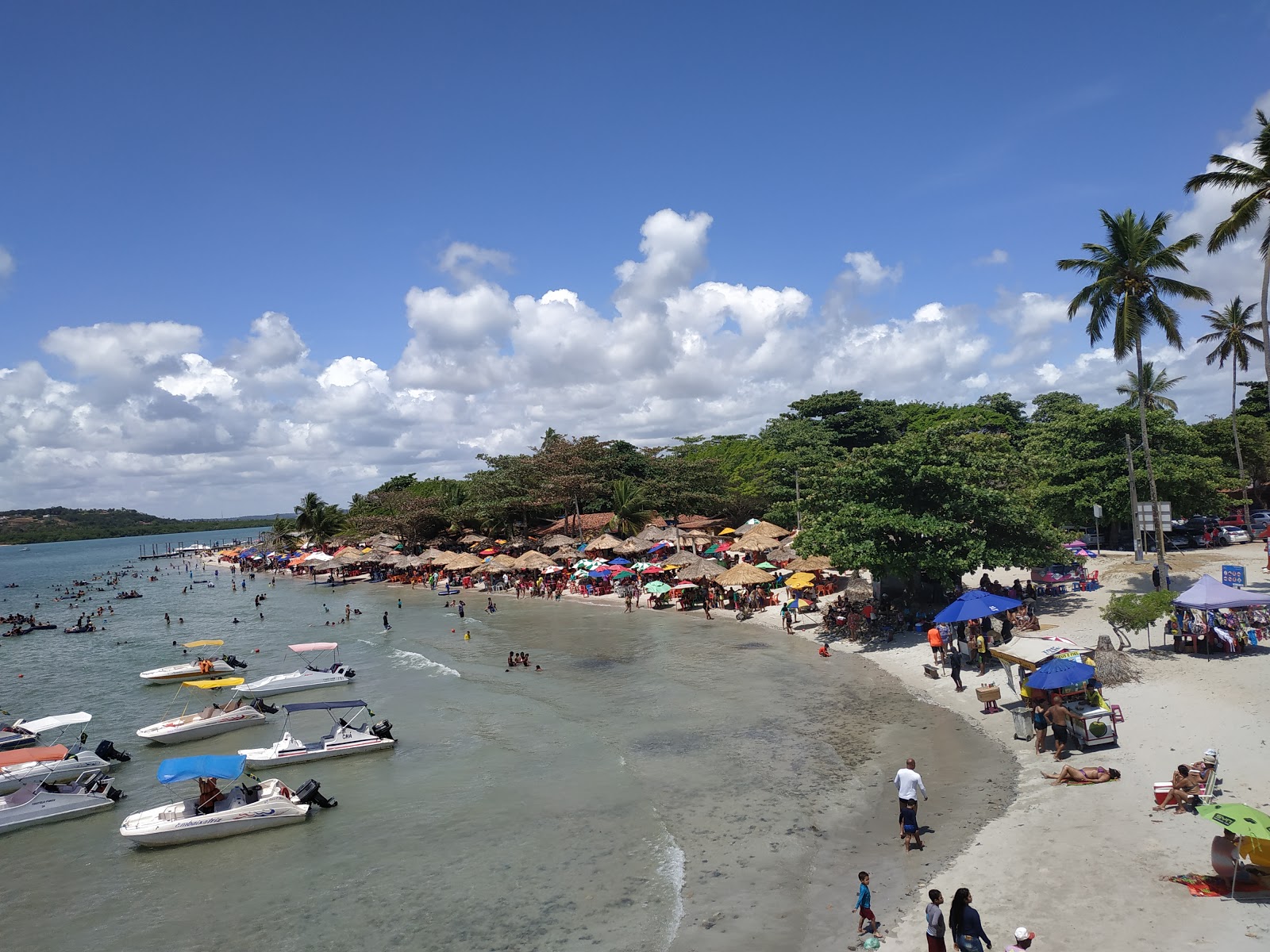 Foto av Praia do Forte Orange med lång rak strand