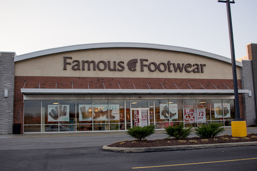 Famous Footwear, 4073 Richmond Rd, Warrensville Heights, OH 44122, USA, 