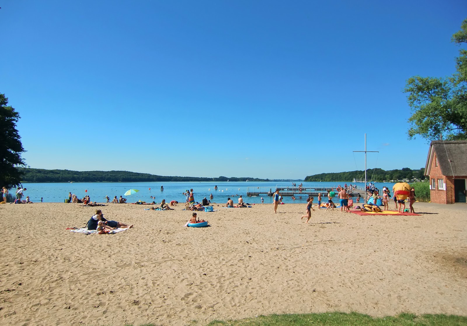 Foto av Offentliche Badestelle Ratzeburg med ljus sand yta