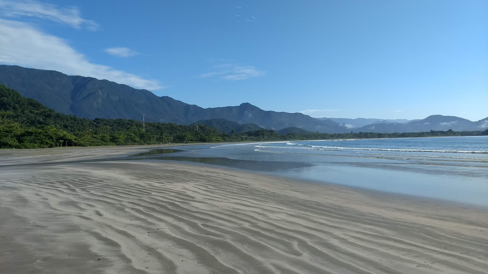 Praia Dura'in fotoğrafı uçurumlarla desteklenmiş