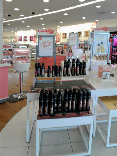 Hair Salon «Ulta Beauty», reviews and photos, 7673 Mall Rd, Florence, KY 41042, USA