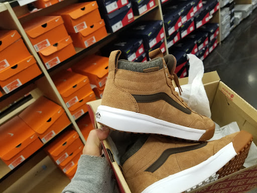 Shoe Store «Famous Footwear», reviews and photos, 2810 W Monte Vista Ave, Turlock, CA 95380, USA