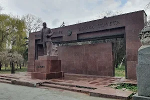Vladimir Lenin Monument image