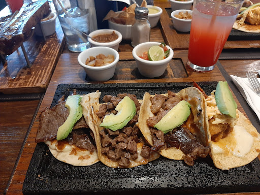 La Llorona Tacos y Cortes