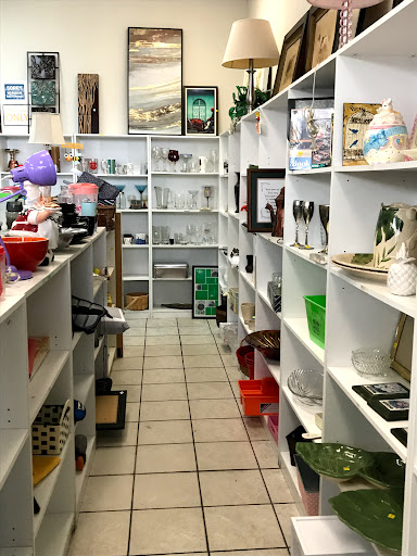 Used Book Store «Goodwill Central Texas - Bee Caves Attended Donation Center», reviews and photos, 12400 TX-71, Bee Cave, TX 78738, USA