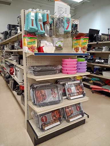 Thrift Store «Goodwill Retail & Donation Center», reviews and photos, 13500 Plantation Rd, Fort Myers, FL 33966, USA