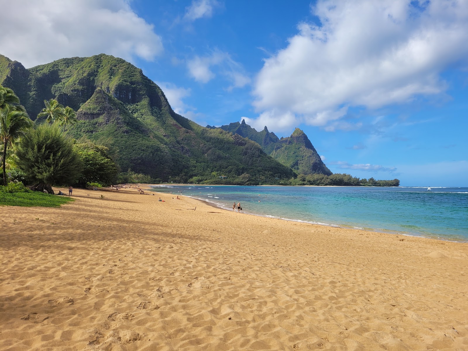 Photo de Plage de Haena avec sable lumineux de surface