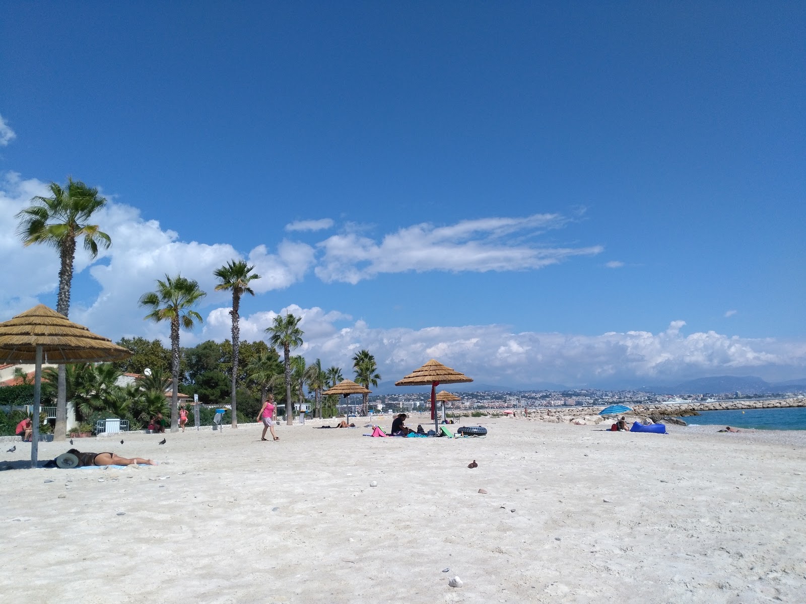 Foto van Bouches du Loup met zand met kiezelstenen oppervlakte