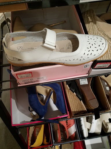 Shoe Store «DSW Designer Shoe Warehouse», reviews and photos, 12090 SW 88th St, Miami, FL 33186, USA