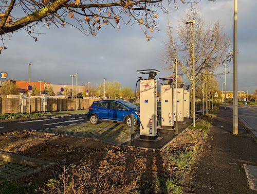 Borne de recharge de véhicules électriques IONITY Station de recharge Seclin