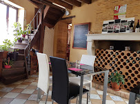 Atmosphère du Restaurant de cuisine traditionnelle Carrefour de la Puisaye à Saint-Amand-en-Puisaye - n°2