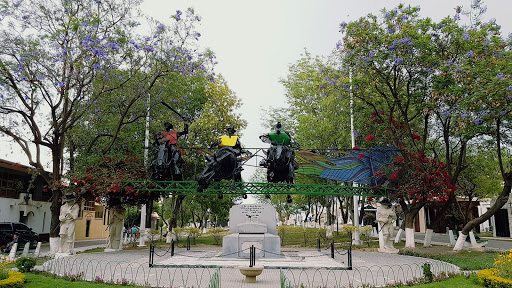 Monumento a los Grandes Heroes Del Pasado