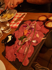 Charcuterie du Restaurant servant de la raclette La Meule Du Berger à Bordeaux - n°9