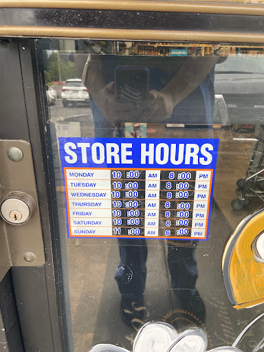 Liquor Store «West Linn Liquor Store», reviews and photos, 19335 Willamette Dr, West Linn, OR 97068, USA