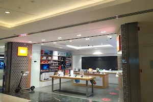 Mi Store - Sharjah City Center image