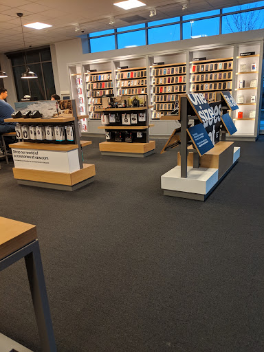 Cell Phone Store «Verizon», reviews and photos, 960 Park Ave N c, Renton, WA 98057, USA