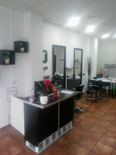 Academia De Peluquería Y Estética Ivanemma en Posadas, Córdoba